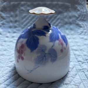 VTG DANBURY MINT-FUKAGAWA 3 1/2" TALL FINE PORCELAIN BELL
